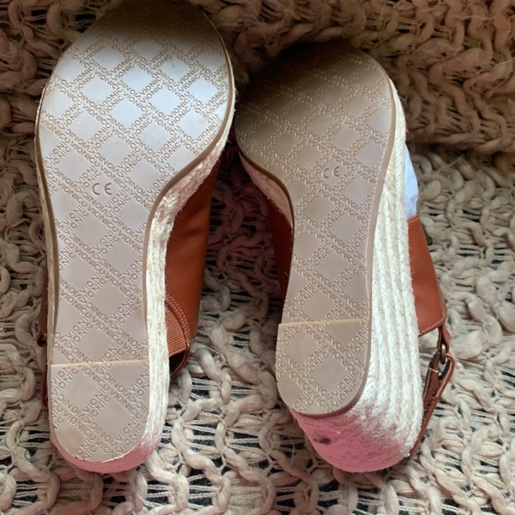 Vionic wedge NEW - Picture 2 of 7